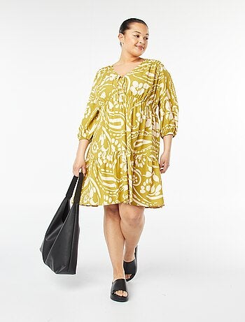 Robe courte à motif avec manches longues