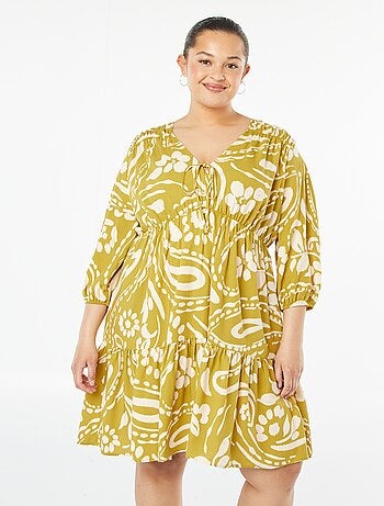 Robe courte à motif avec manches longues