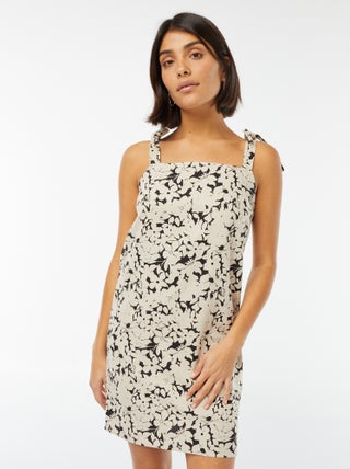Robe courte au col carré avec bretelles à nouer