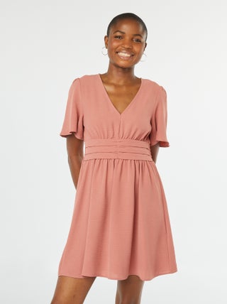 Robe courte avec ceinture plissée en Georgette