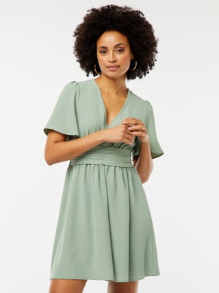 Robe courte avec ceinture plissée en Georgette