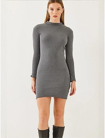 Robe courte basique côtelée à col roulé et manches longues lucci