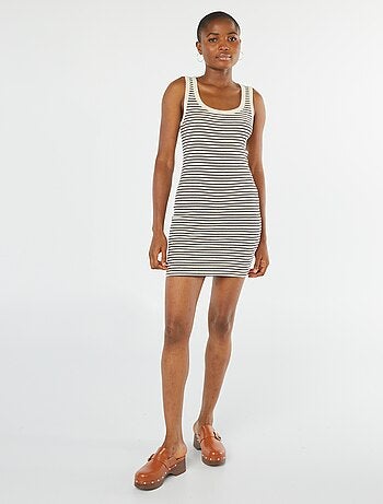 Robe courte en maille côtelée