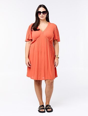 Robe courte en matière crêpée