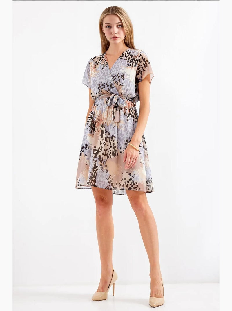 Robe courte fleurie à col v et ceinture bdart Gris - Kiabi