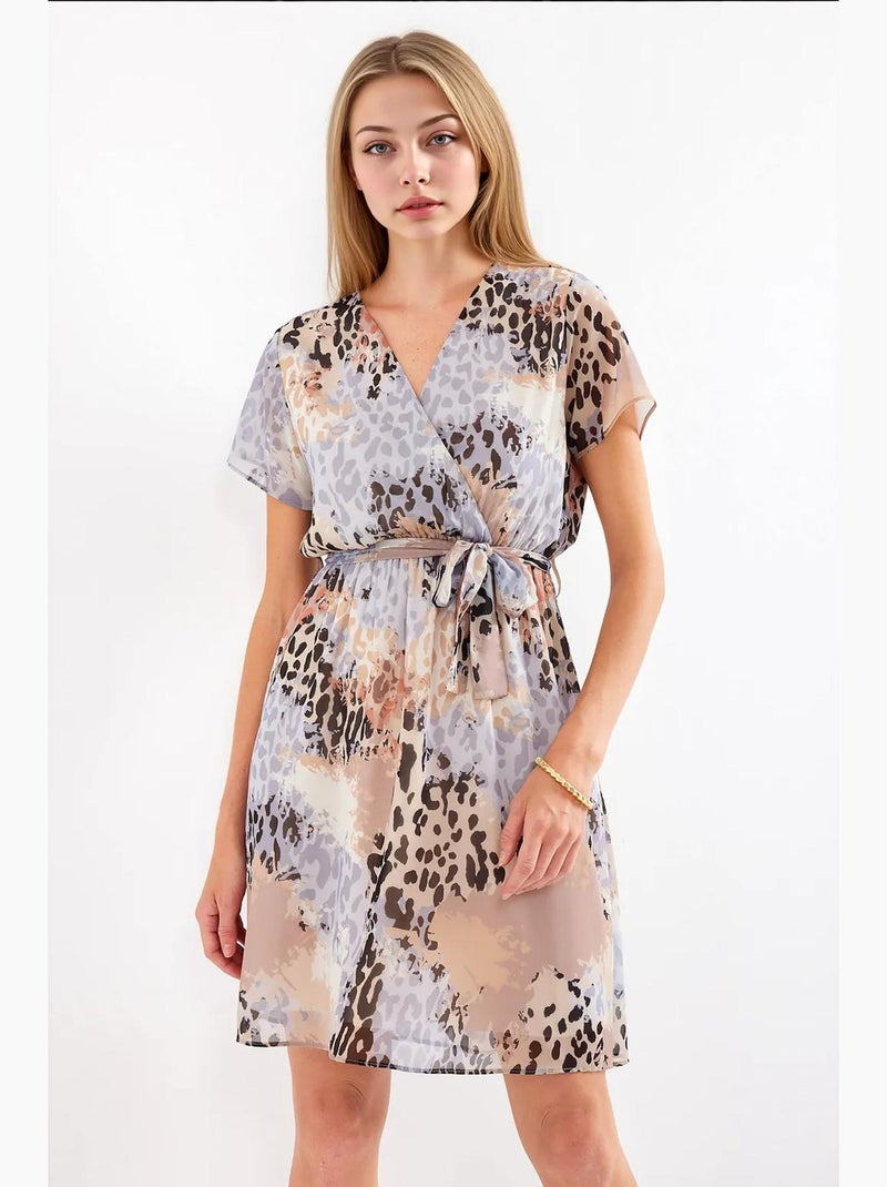 Robe courte fleurie à col v et ceinture bdart Gris - Kiabi