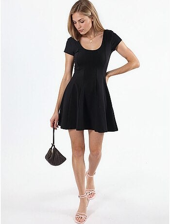 Robe courte patineuse à encolure en u busem