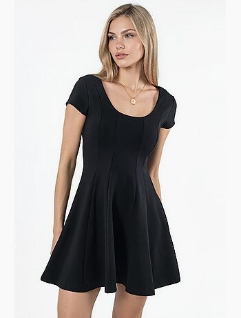 Robe courte patineuse à encolure en u busem
