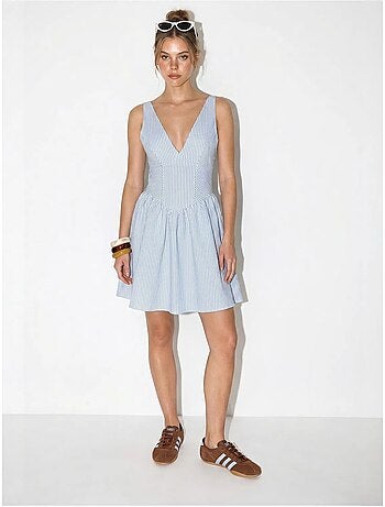 Robe courte patineuse sans manches à rayures et col v lucci