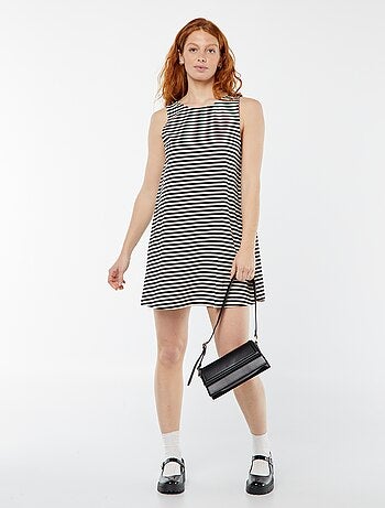 Robe courte sans manches