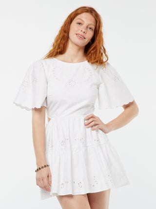 Robe courte unie avec broderies anglaises