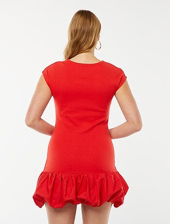 Robe courte volantée sans manches