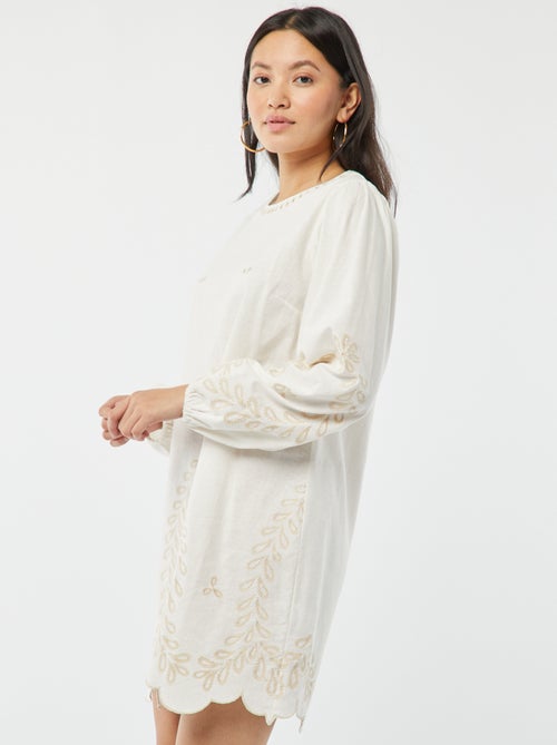 Robe courtes à manches longues bouffantes avec broderies - Kiabi