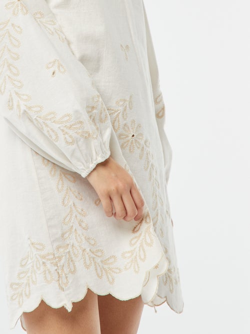 Robe courtes à manches longues bouffantes avec broderies - Kiabi