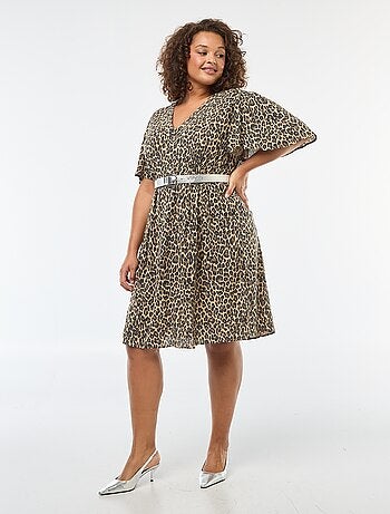 Robe courtes avec manches papillon