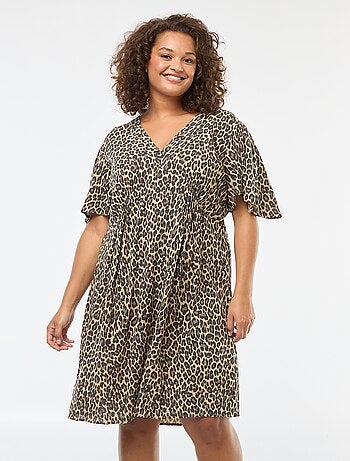 Robe courtes avec manches papillon