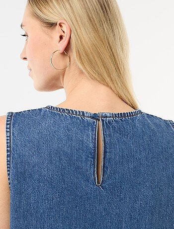 Robe denim sans manches à base volantée