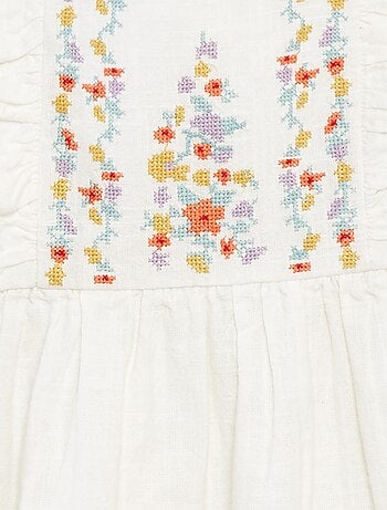 Robe en chaine et trame avec broderies