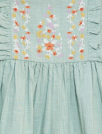 Robe en chaine et trame avec broderies