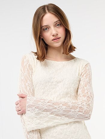 Robe en dentelle à manches pagode