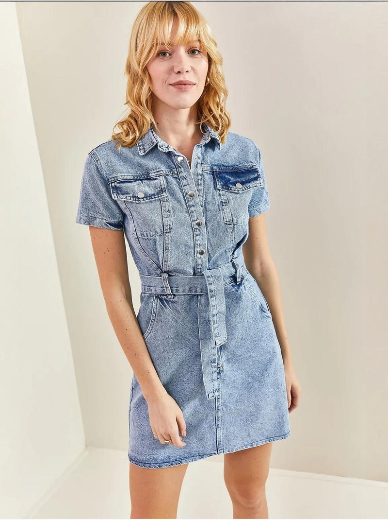 Robe en jean à boutons-pression et ceinture lucci Bleu clair - Kiabi