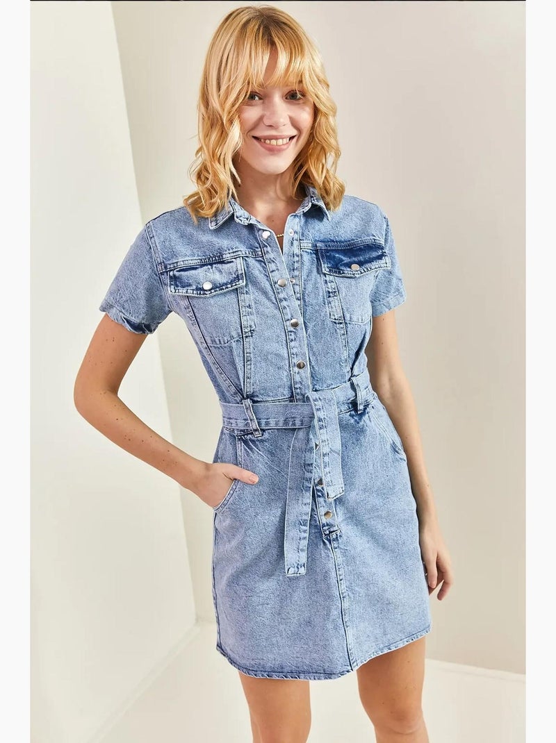 Robe en jean à boutons-pression et ceinture lucci Bleu clair - Kiabi