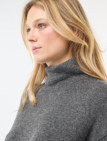 Robe en maille avec col montant