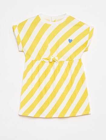 Robe en matière crêpée avec ouverture pressionnée au dos