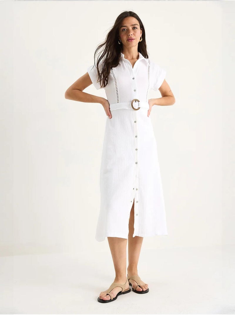 Robe en mousseline avec détails en dentelle, fermeture à boutons, ceinture et doublure lucci Blanc - Kiabi
