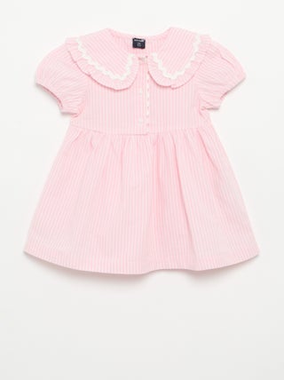 Robe en popeline à manches courtes avec col claudine