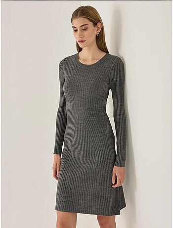 Robe en tricot à col rond