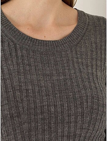Robe en tricot à col rond