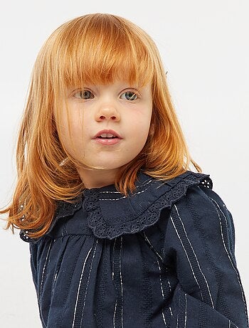 Robe légère avec fils brillants all over + col avec broderies