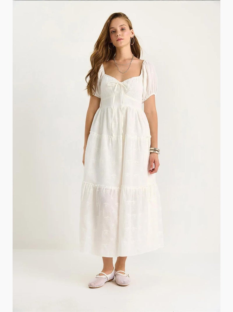 Robe longue à col cœur brodé lucci Blanc - Kiabi