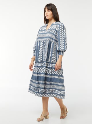 Robe longue à étages et à motif