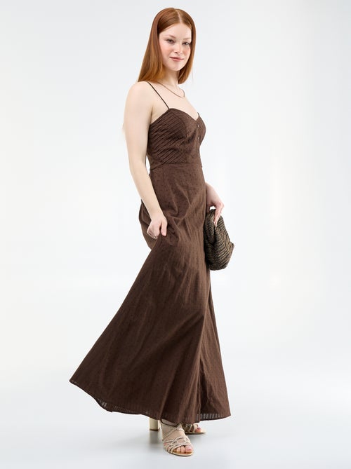 Robe longue à fines bretelles et broderies - Kiabi