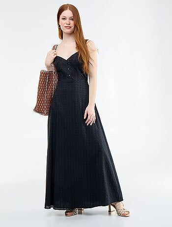 Robe longue à fines bretelles et broderies