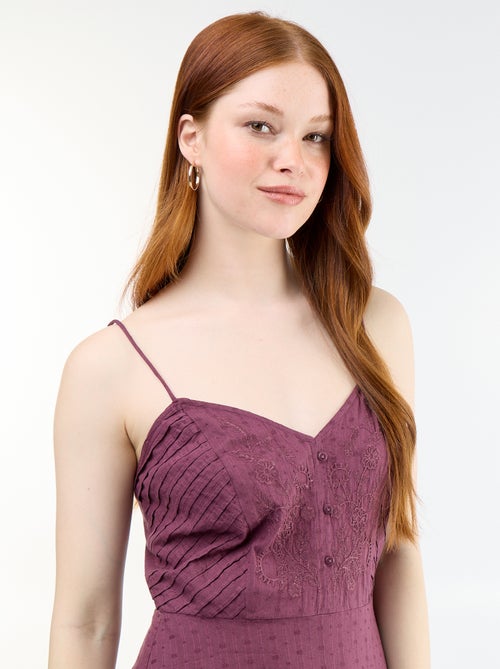Robe longue à fines bretelles et broderies - Kiabi