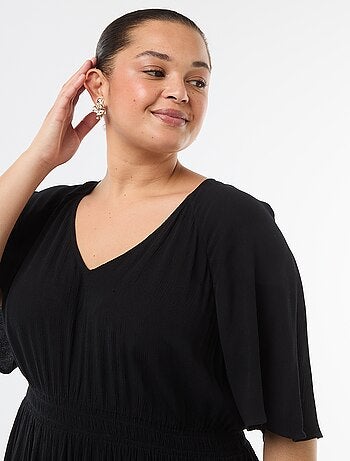 Robe longue à manches courtes en matière crêpée