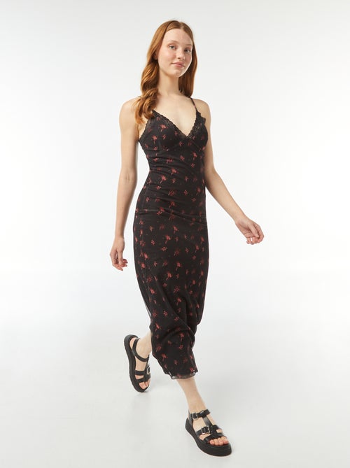 Robe longue avec détails en dentelles et motif - Kiabi