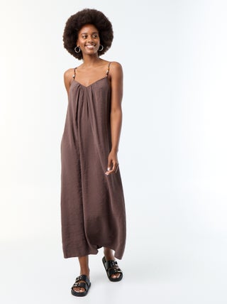 Robe longue avec fines bretelles à perles