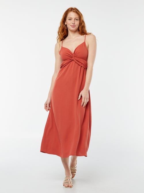 Robe longue avec un effet nouer et drapé devant - Kiabi