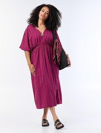 Robe longue col croisé avec bijou fantaisie