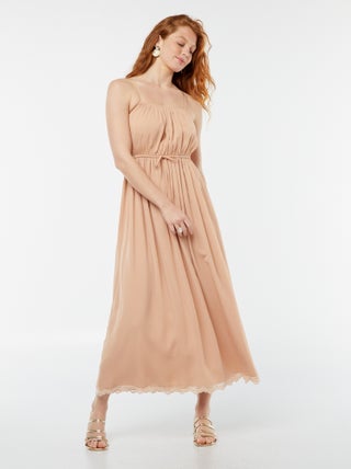 Robe longue crêpée à fines bretelles