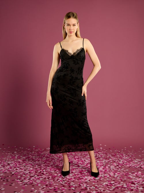 Robe longue dentelle avec motif fleuri - Kiabi