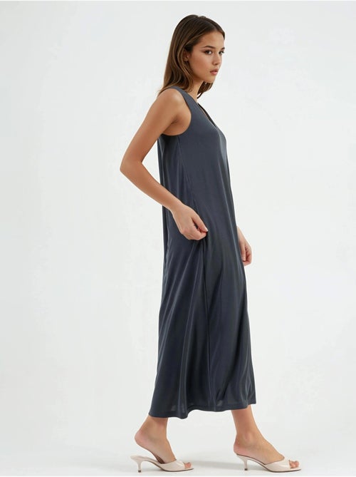 Robe longue drapée à col en v busem - Kiabi Robe longue drapée à col en v busem - Kiabi