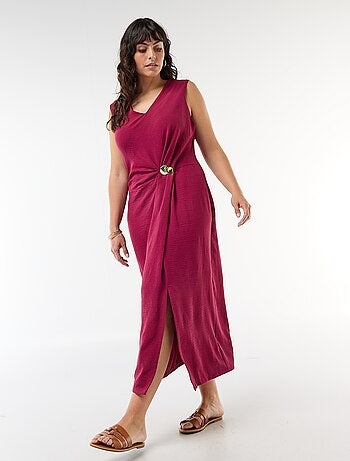 Robe longue drapée avec bijou fantaisie