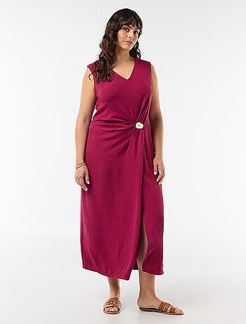 Robe longue drapée avec bijou fantaisie