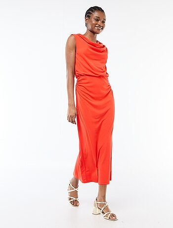 Robe longue drapée avec col bénitier