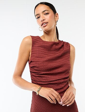 Robe longue drapée et gaufrée